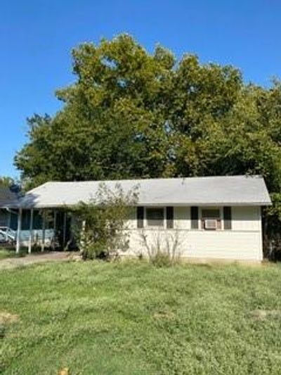 809 S Vaden Street, House other with 2 bedrooms, 1 bathrooms and null parking in Sherman TX | Image 3