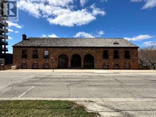 2-301 Front St N, Sarnia, ON, N7T5S6 | Card Image