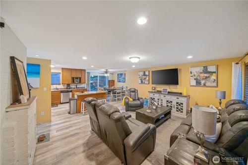 20827 59th Pl W, Lynnwood, WA, 98036-7502 | Card Image