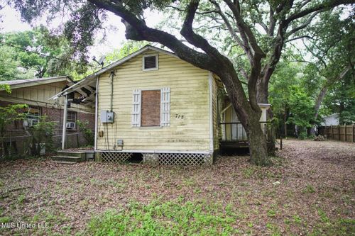 718 Tennessee St, Gulfport, MS, 39501-5465 | Card Image