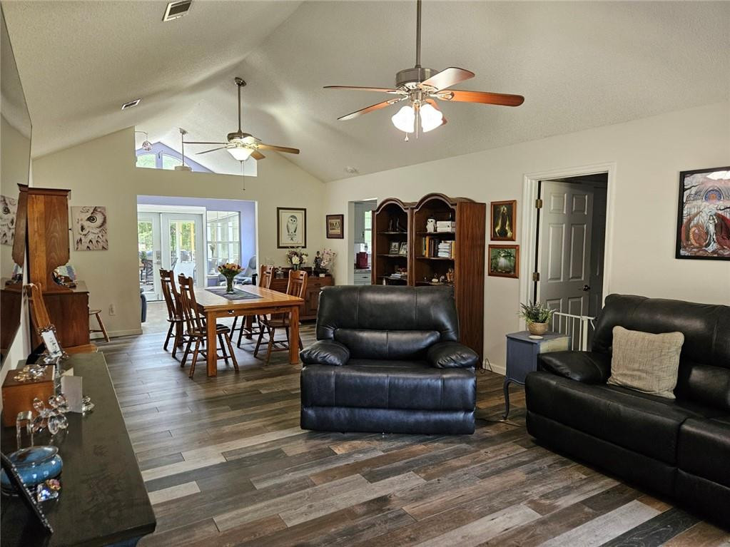 Residential in Woodbine 4