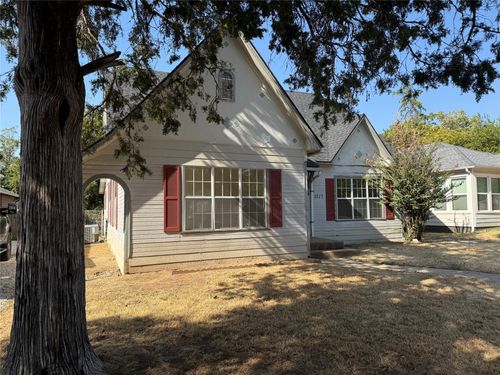 1217 W Walker St, Denison, TX, 75020-1813 | Card Image