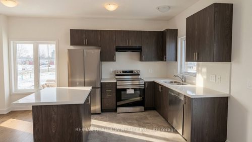 36 Westwood Ave, Barrie, ON, L9J0M6 | Card Image