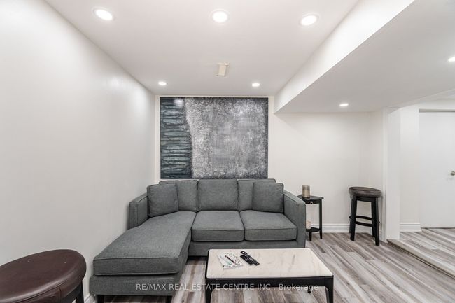 55 Mallard Cres, House attached with 4 bedrooms, 2 bathrooms and 3 parking in Brampton ON | Image 18