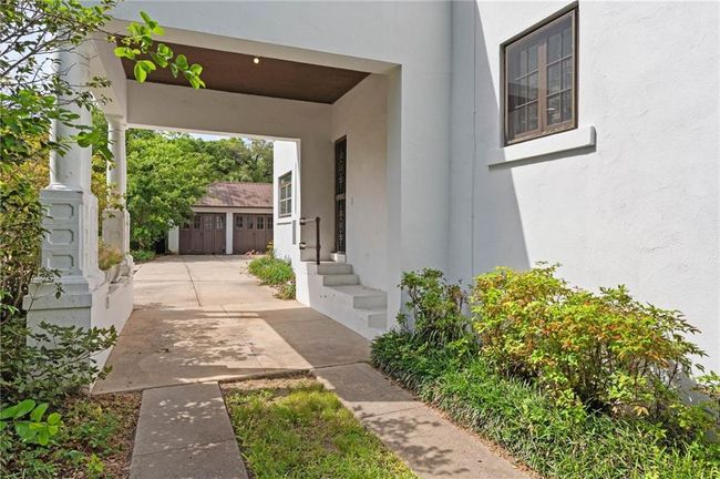 Porte-cochere/side portal entry. | Image 25