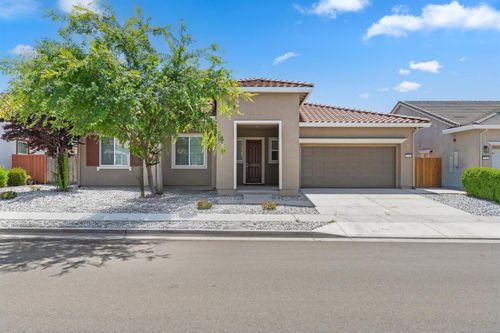 566 Albany St, Lathrop, CA, 95330-8486 | Card Image
