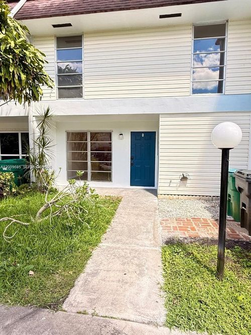 4d-3301 Raleigh St, Hollywood, FL, 33021-3135 | Card Image
