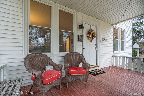 10750 Kenwood St, Oak Park, MI, 48237-2145 | Card Image