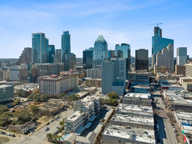 Easy access to all Austin's urban core has to offer including incredible resaurants, nightlife, outdoor activities, light rail and so much more. | Image 28