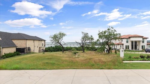 1047 Mallard Pointe Dr, Cedar Hill, TX, 75104-8293 | Card Image