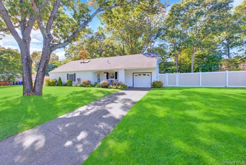 14 Campus Lane, Brookhaven, NY, 11779 | Card Image