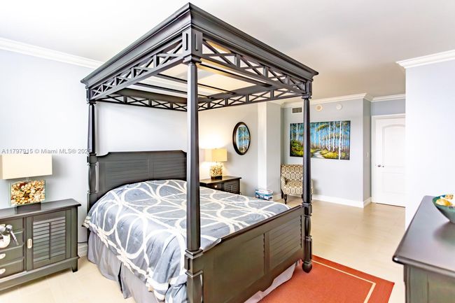 APT-1403 - 19370 Collins Ave, Condo with 2 bedrooms, 2 bathrooms and null parking in Sunny Isles Beach FL | Image 15