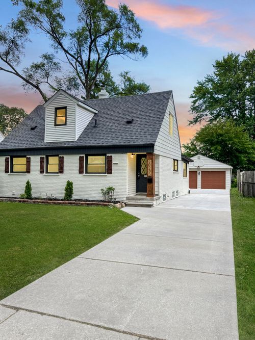 20283 Lancaster St, Harper Woods, MI, 48225-1631 | Card Image