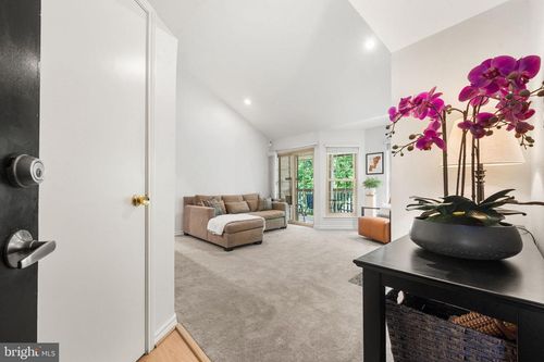 2036-12151 Penderview Ln, FAIRFAX, VA, 22033-5206 | Card Image
