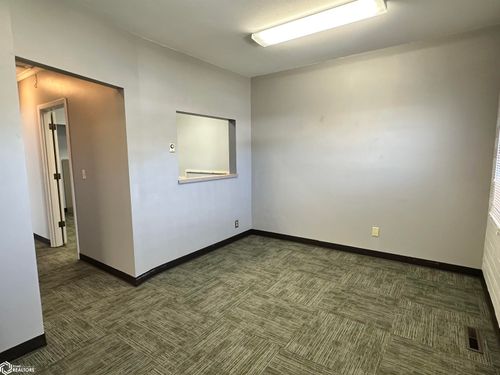 1 N 4th St, Marshalltown, IA, 50158-5709 | Card Image