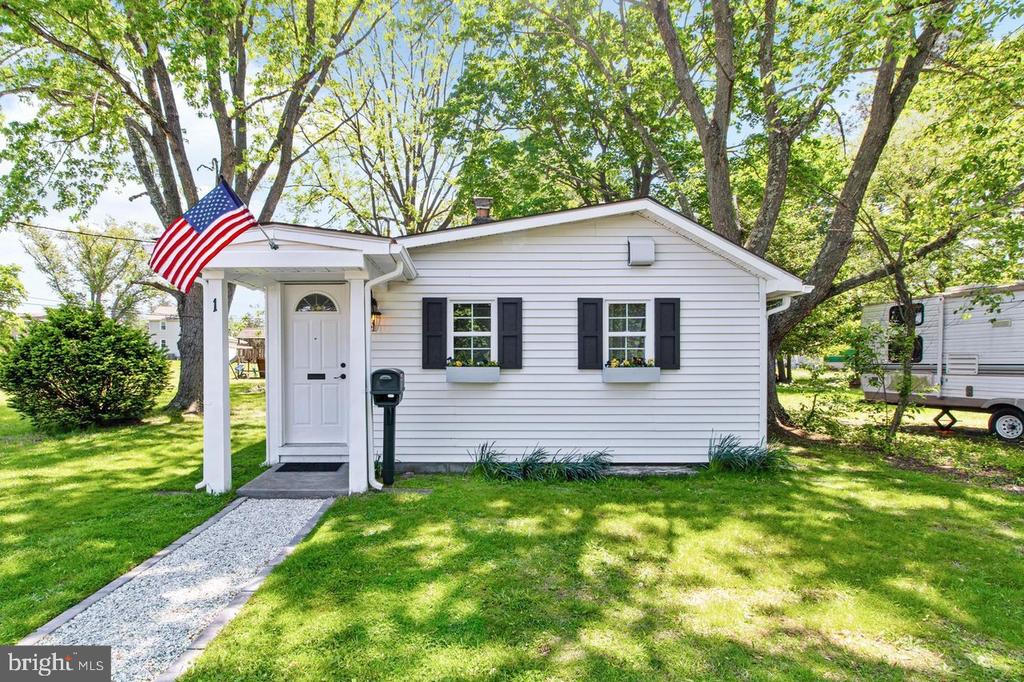 West Ave, Swedesboro, NJ 08085