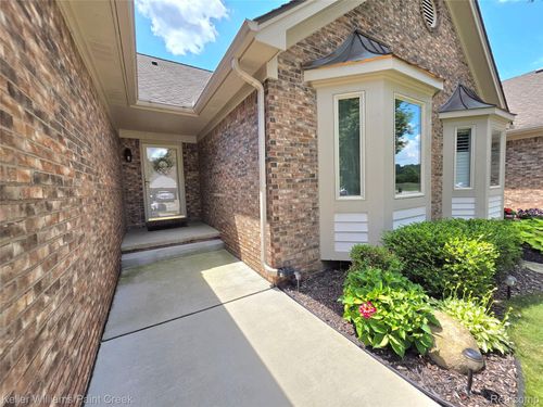 13786 Elmbrook Dr, Shelby Township, MI, 48315-6060 | Card Image