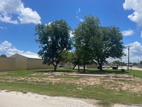 1205 16th St, Hondo, TX, 78861 | Card Image