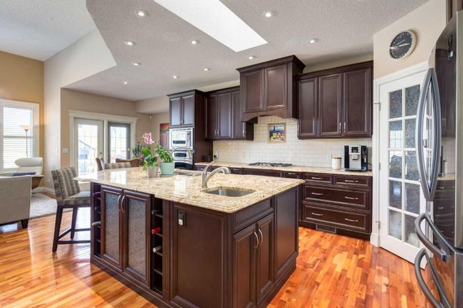 74 Discovery Ridge Road Sw, Home with 4 bedrooms, 3 bathrooms and 4 parking in Calgary AB | Image 12