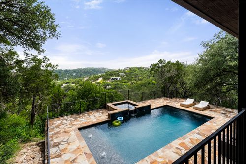 411 Skyline Dr, West Lake Hills, TX, 78746-3614 | Card Image