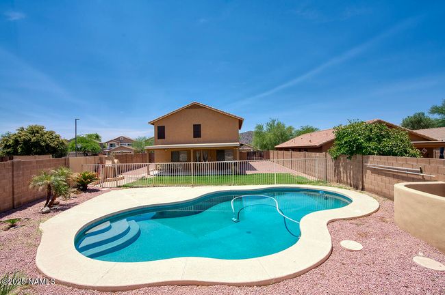 Large corner lot with pool | Image 26