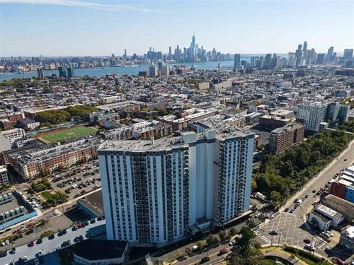 apt-2010-100 Manhattan Ave, Union City, NJ, 07087-5265 | Card Image