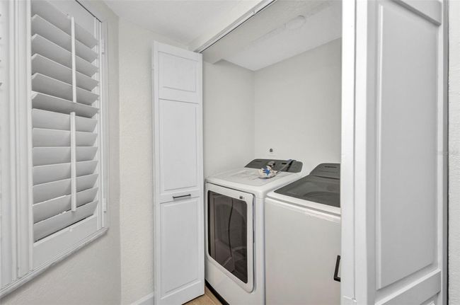 Laundry - Full-size Washer and Dryer | Image 25