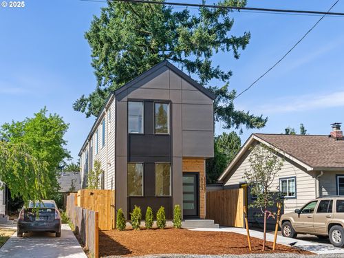 1-5303 Se Malden St, Portland, OR, 97206-9060 | Card Image
