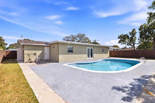 640 Sw 68th Ter, Pembroke Pines, FL, 33023-1178 | Card Image