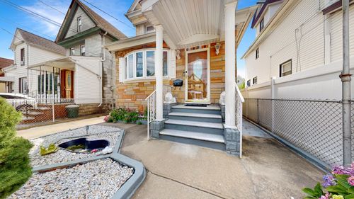 95 108th St, South Richmond Hill, NY, 11419-1036 | Card Image