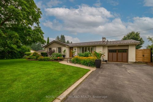 102 Railway Ave, Komoka, ON, N0L1R0 | Card Image