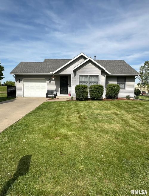 716 Swift Ct, Maquoketa, IA, 52060-3321 | Card Image