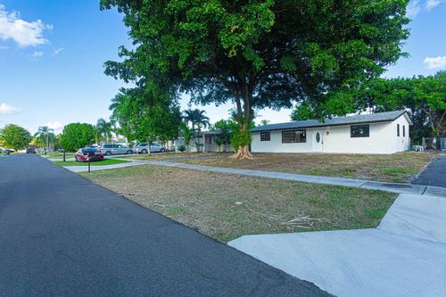 62 Andros Rd, Palm Springs, FL, 33461-2916 | Card Image