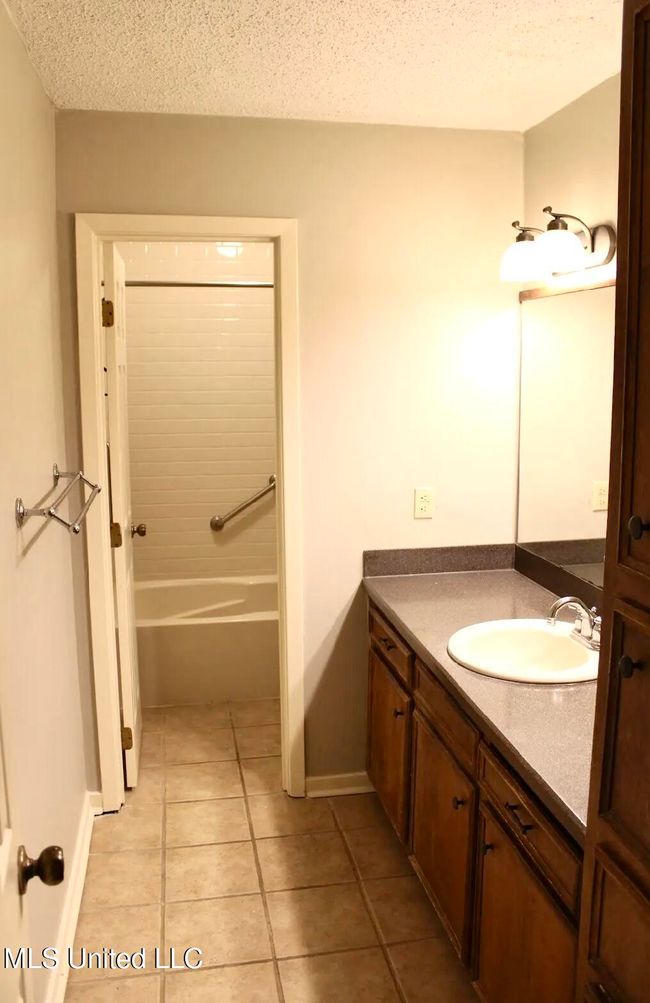 Guest Bath - Downstairs | Image 24