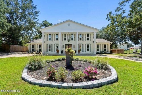 2421 S Shore Dr, Biloxi, MS, 39532-3027 | Card Image