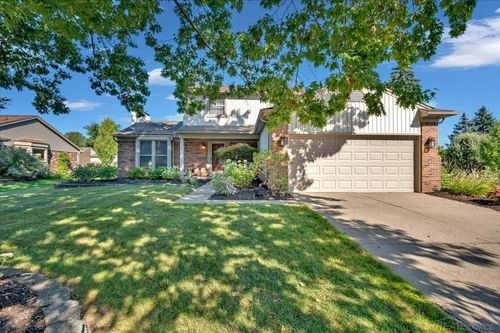 2326 Cumberland Rd, Rochester Hills, MI, 48307-3711 | Card Image