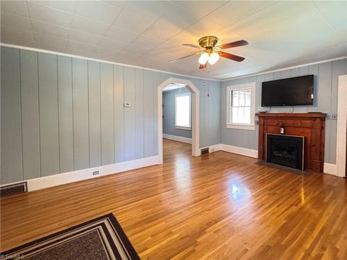 127 Young St, Elkin, NC, 28621-3257 | Card Image