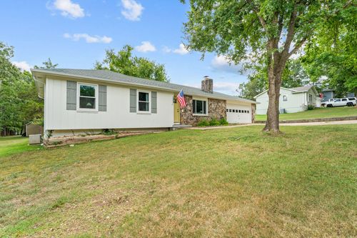 372 Greenbrier Ln, Hollister, MO, 65672-5312 | Card Image