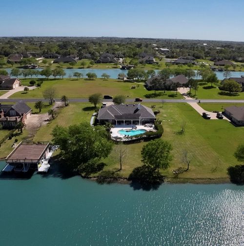 143 Lago Circle Dr N, Santa Fe, TX, 77517-3774 | Card Image