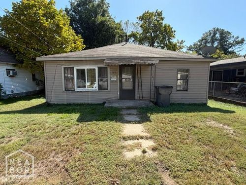 528 E Lake St, Paragould, AR, 72450-3615 | Card Image