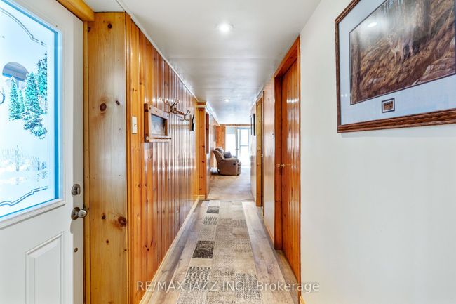 1092 Briscoe Dr, House other with 3 bedrooms, 2 bathrooms and 6 parking in Algonquin Highlands ON | Image 9