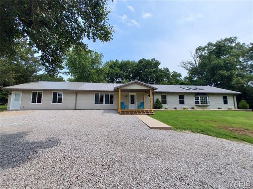 685 Old National Trl, Pocahontas, IL, 62275-3450 | Card Image