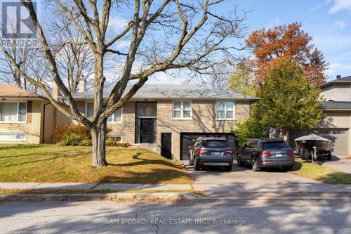 54 Bearbury Dr, Toronto, ON, M9C2G9 | Card Image
