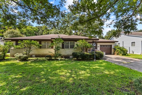 5111 32nd St, Groves, TX, 77619-2701 | Card Image