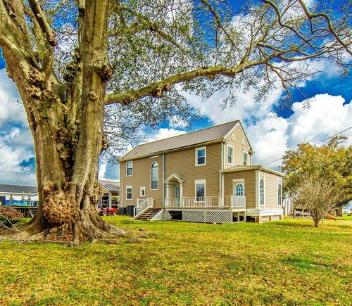 830 Catherine St, Lockport, LA, 70374-2804 | Card Image