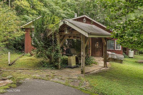 840 E Highland Dr, Gatlinburg, TN, 37738-5527 | Card Image