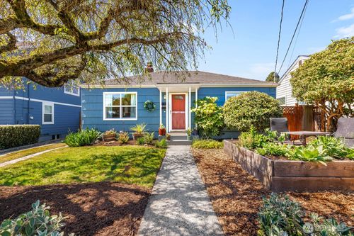 8633 36th Ave Sw, Seattle, WA, 98126-3609 | Card Image