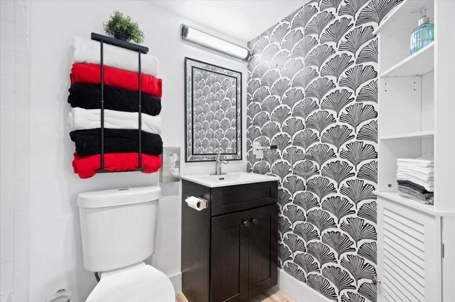 201 Kent L, Condo with 1 bedrooms, 2 bathrooms and null parking in West Palm Beach FL | Image 10