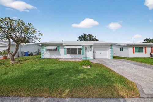 2711 Nw 4th Ave, Pompano Beach, FL, 33064-3709 | Card Image