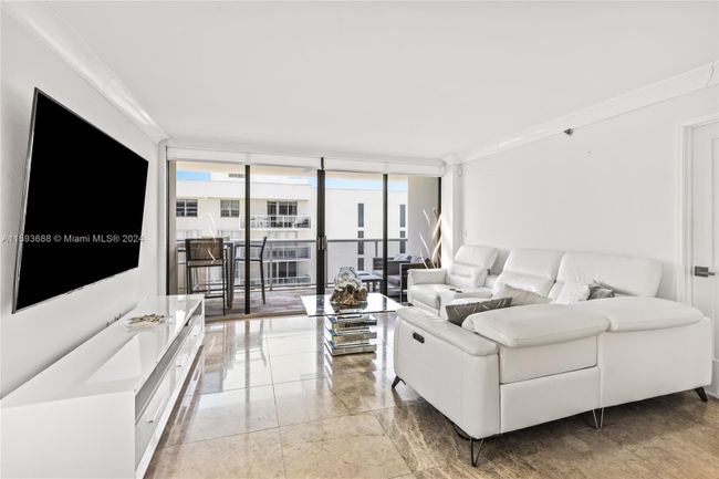 1904 - 5757 Collins Ave, Condo with 2 bedrooms, 2 bathrooms and null parking in Miami Beach FL | Image 30